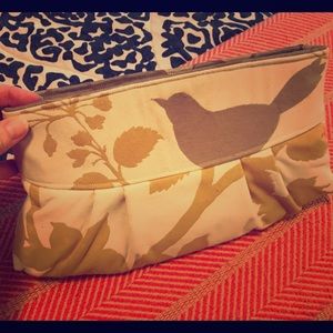 Clutch with clasp closure